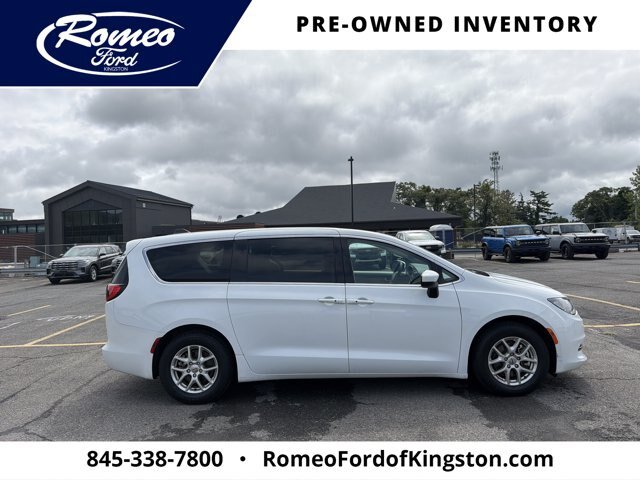 Used 2023 Chrysler Voyager LX FWD image 4