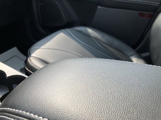 Certified 2025 Ford Escape SE w/ PHEV Premium Package FWD image 25