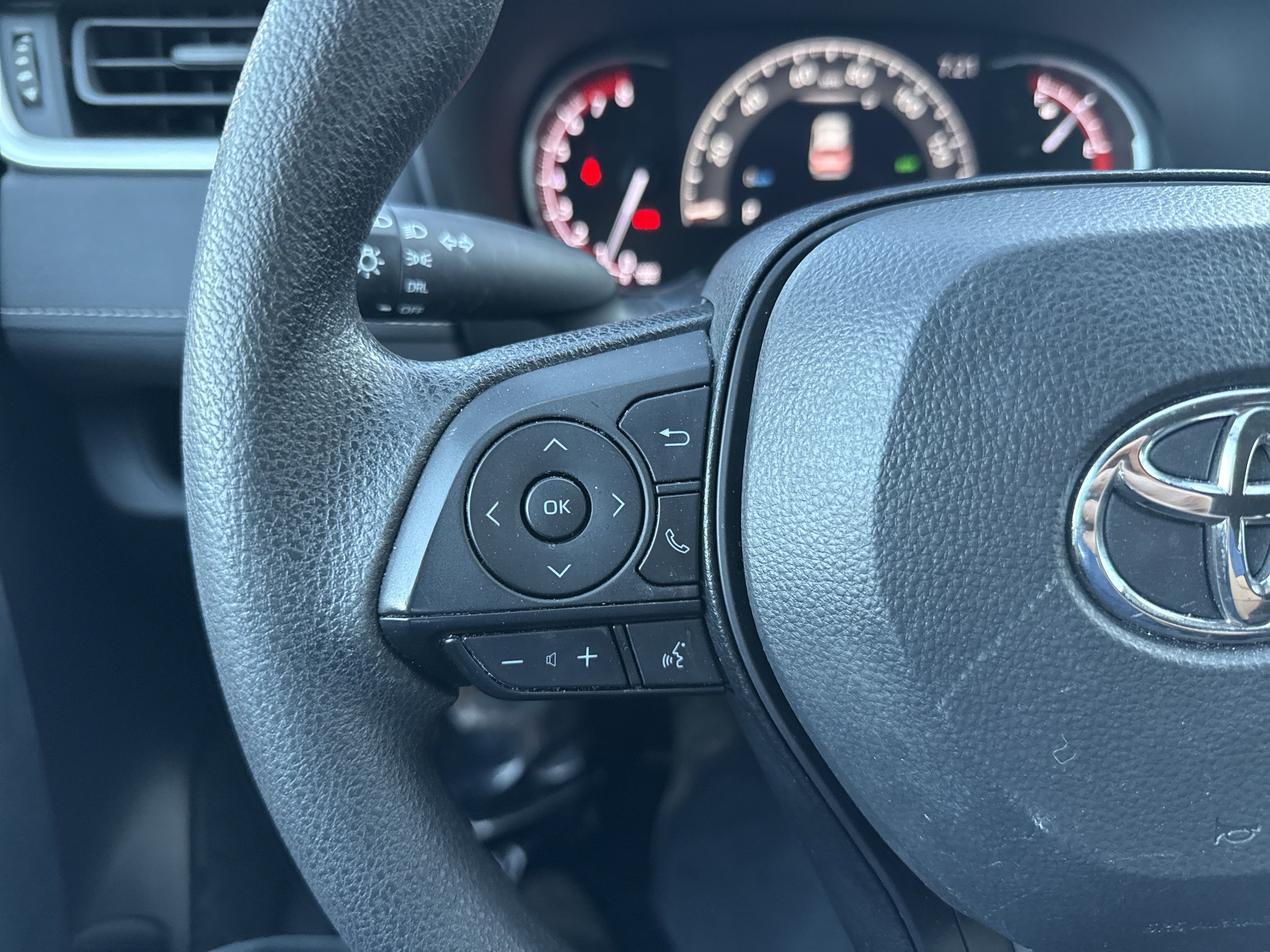 Used 2023 Toyota RAV4 LE image 19