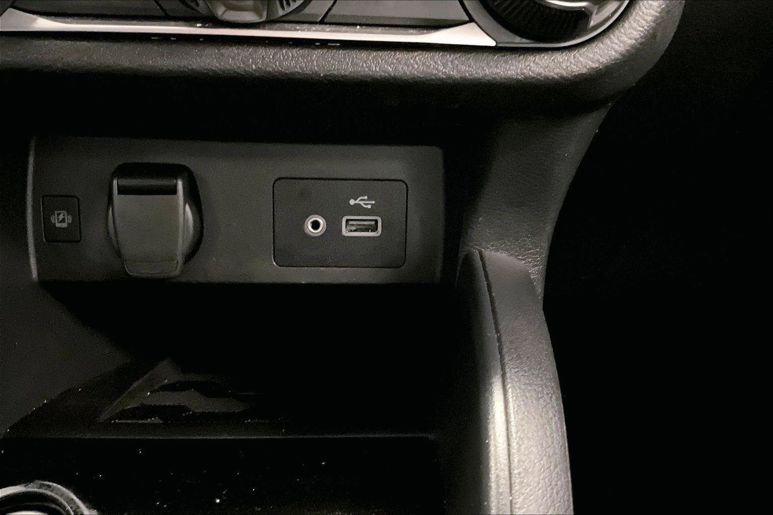 Used 2023 Nissan Versa SV image 31