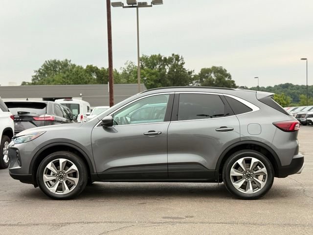 Certified 2025 Ford Escape Platinum AWD/4WD image 39