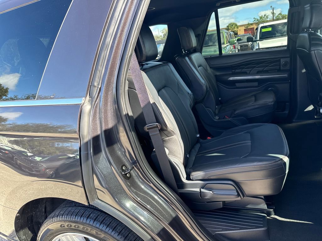 Certified 2024 Ford Expedition Platinum image 30