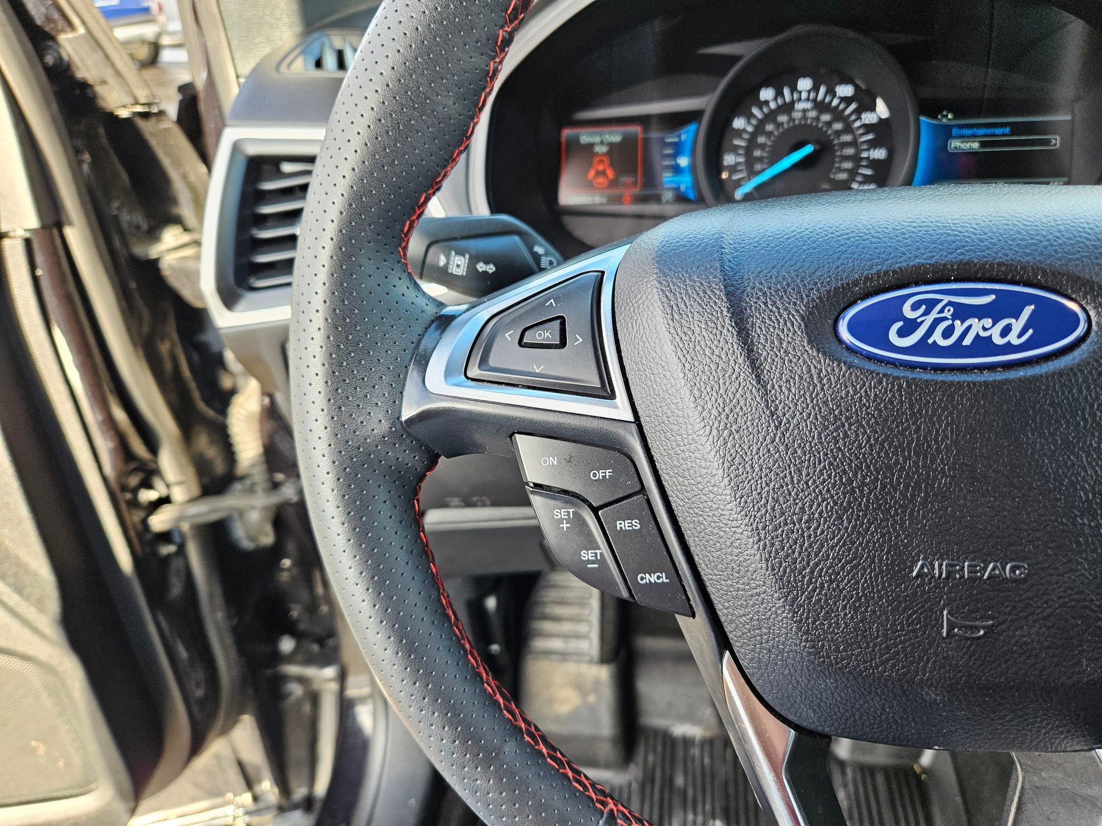 Certified 2024 Ford Edge ST-Line image 10