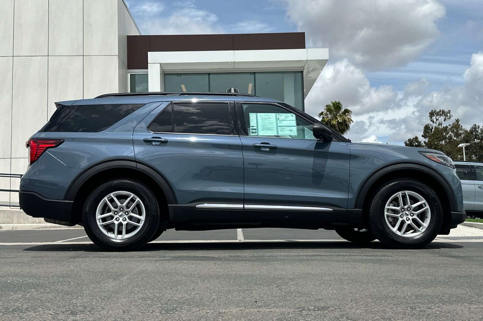 Certified 2025 Ford Explorer Active RWD image 2