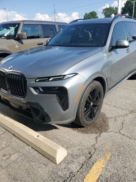 Used 2023 BMW X7 xDrive40i w/ M Sport Package AWD/4WD image 1