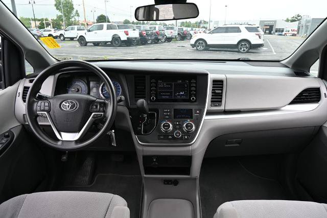 Used 2020 Toyota Sienna L FWD image 26