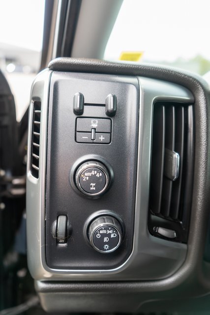 Used 2018 Chevrolet Silverado 1500 LT w/ All Star Edition AWD/4WD image 17
