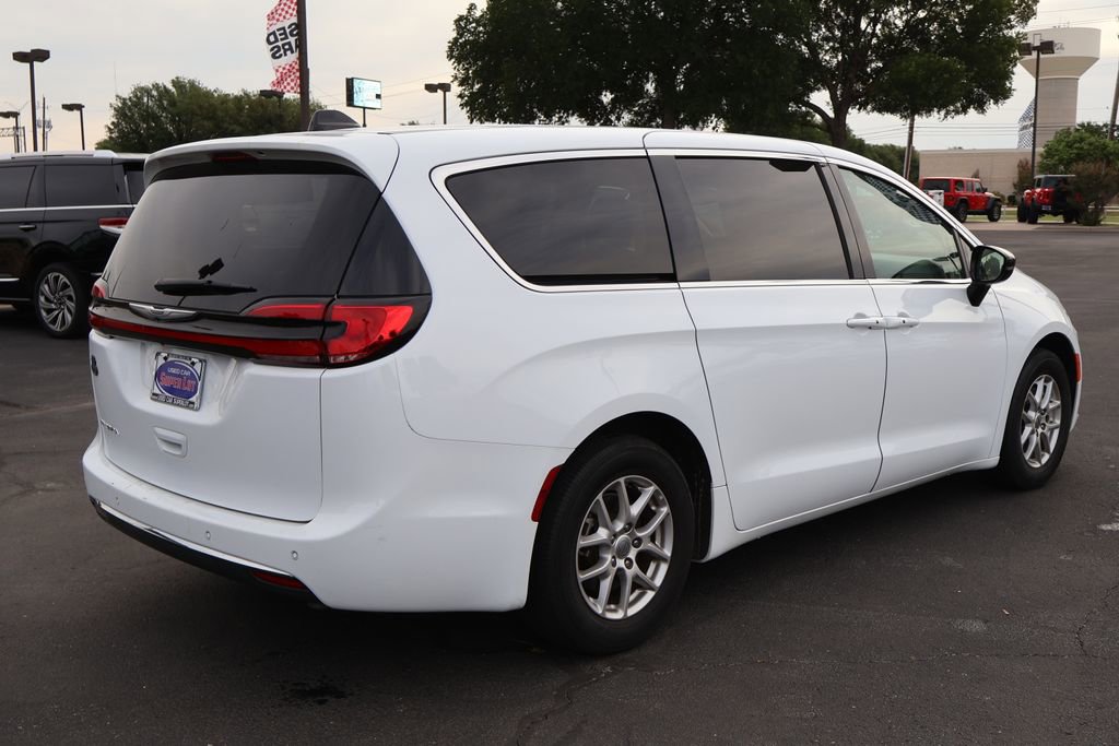 Used 2024 Chrysler Pacifica Touring-L FWD image 14