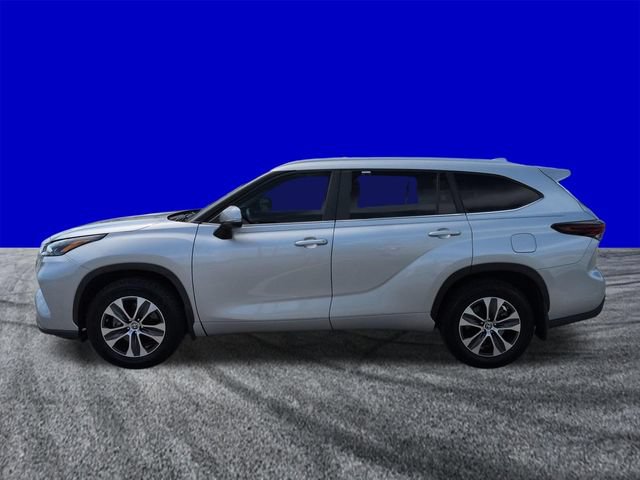 Used 2024 Toyota Highlander XLE AWD/4WD image 7