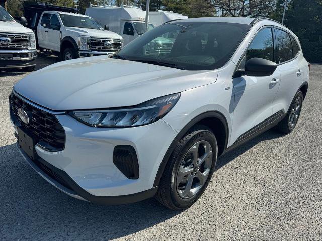 Certified 2025 Ford Escape ST-Line w/ Tech Pack #1 AWD/4WD image 3