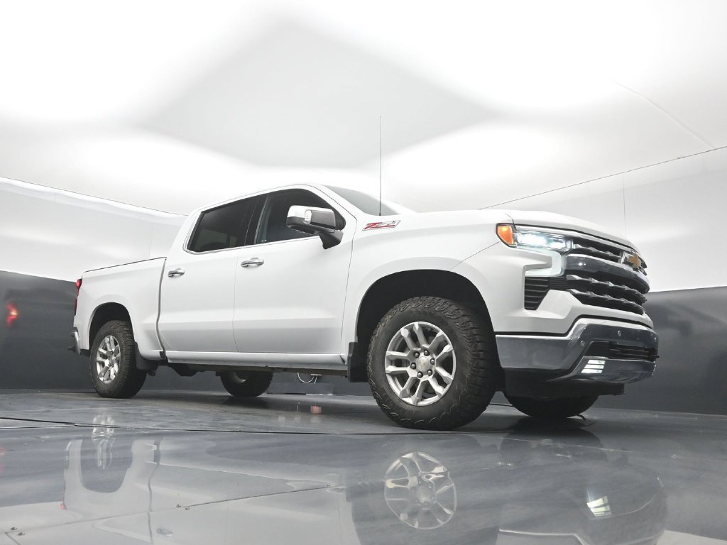 Used 2023 Chevrolet Silverado 1500 LTZ w/ LTZ Convenience Package II AWD/4WD image 3