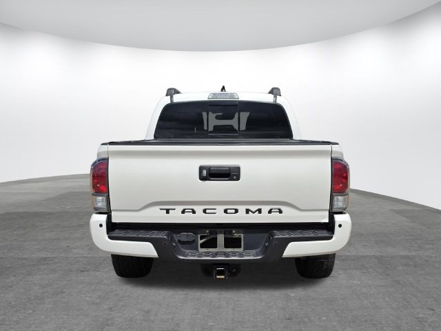 Used 2022 Toyota Tacoma TRD Sport w/ TRD Premium Sport Package AWD/4WD image 5