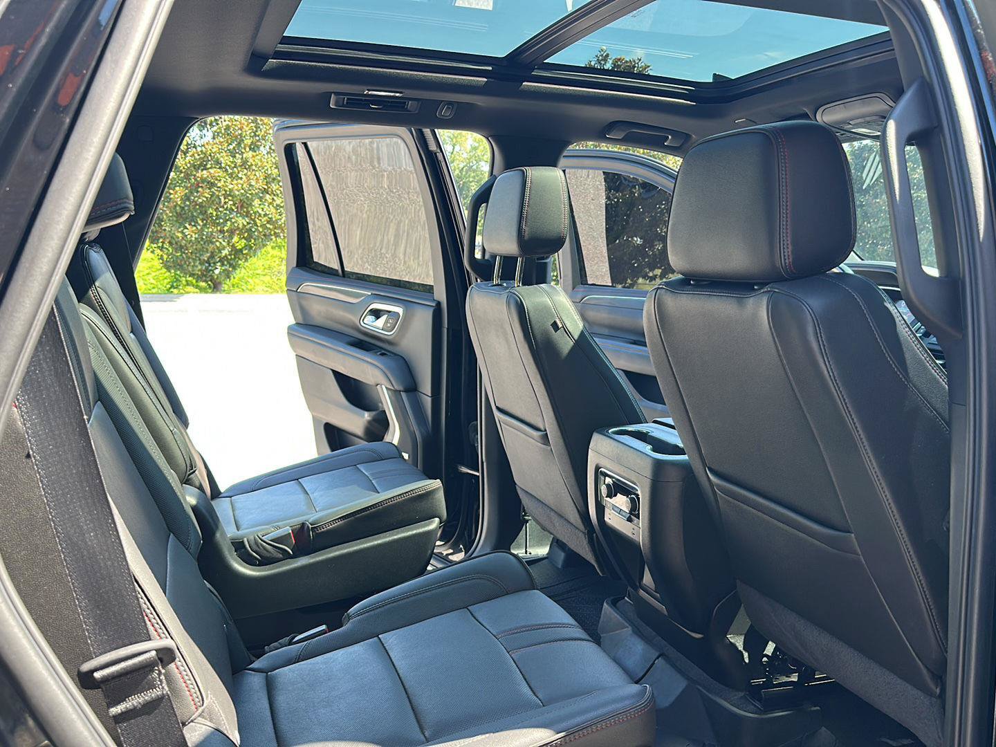 Used 2022 Chevrolet Tahoe RST w/ Luxury Package AWD/4WD image 34