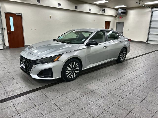 Used 2024 Nissan Altima 2.5 SV