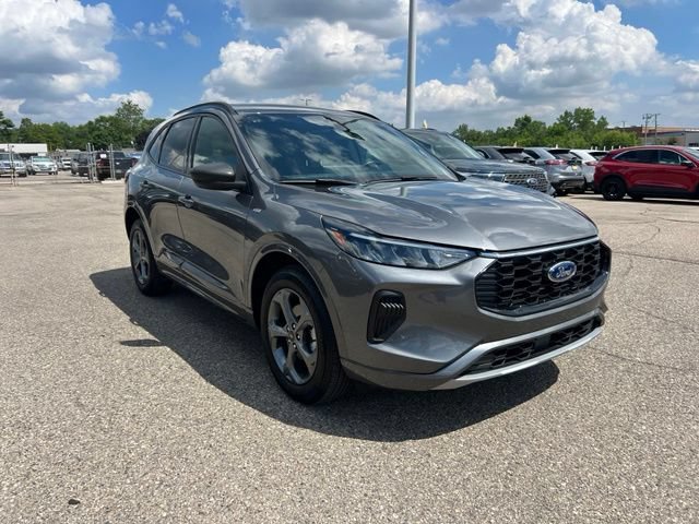 Certified 2024 Ford Escape ST-Line w/ Tech Pack #1 AWD/4WD image 3