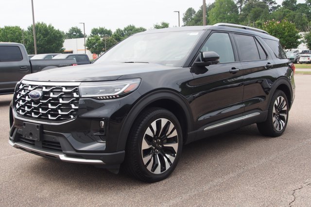 Certified 2025 Ford Explorer Platinum w/ LUX Leather Package AWD/4WD image 3
