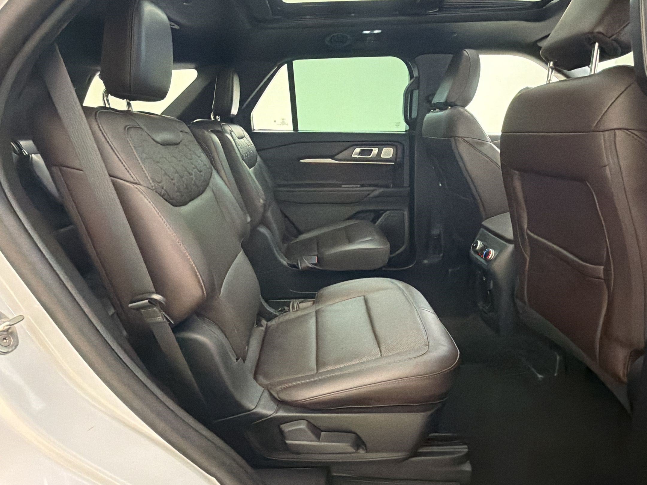 Certified 2025 Ford Explorer Platinum w/ LUX Leather Package AWD/4WD image 31