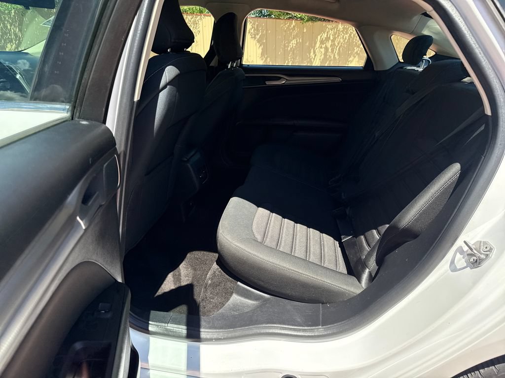 Certified 2018 Ford Fusion SE w/ Fusion SE Technology Package FWD image 21