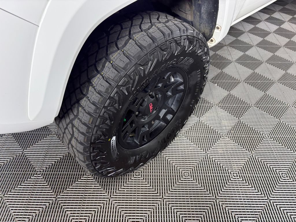 Used 2021 Toyota Tacoma TRD Sport w/ Technology Package AWD/4WD image 10