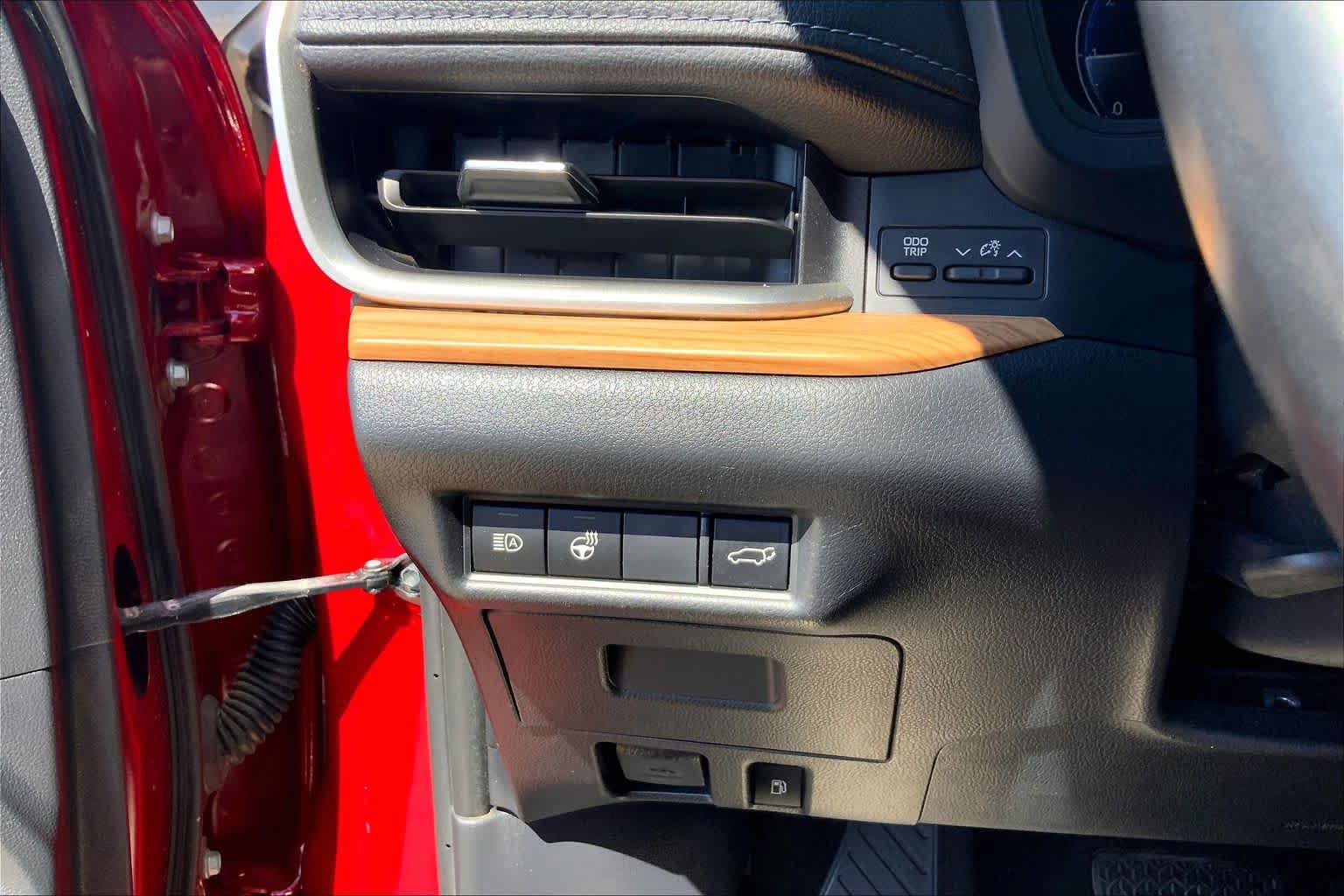 Used 2024 Toyota Grand Highlander AWD image 36