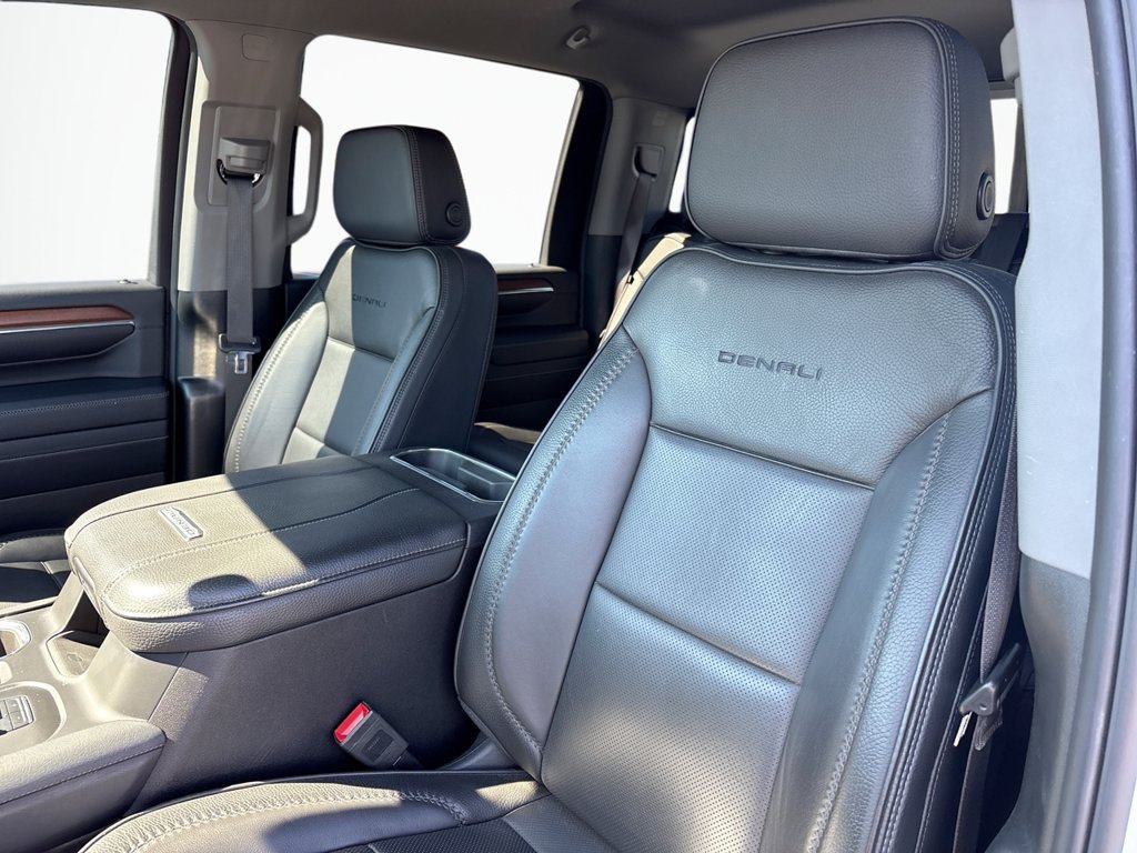 Used 2024 GMC Sierra 3500 Denali w/ Technology Package AWD/4WD image 30
