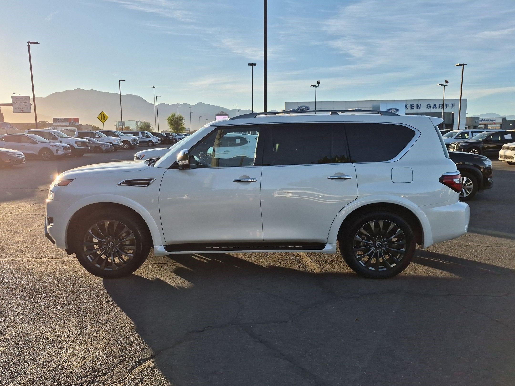 Used 2023 Nissan Armada Platinum w/ Captain's Chairs Package AWD/4WD image 10