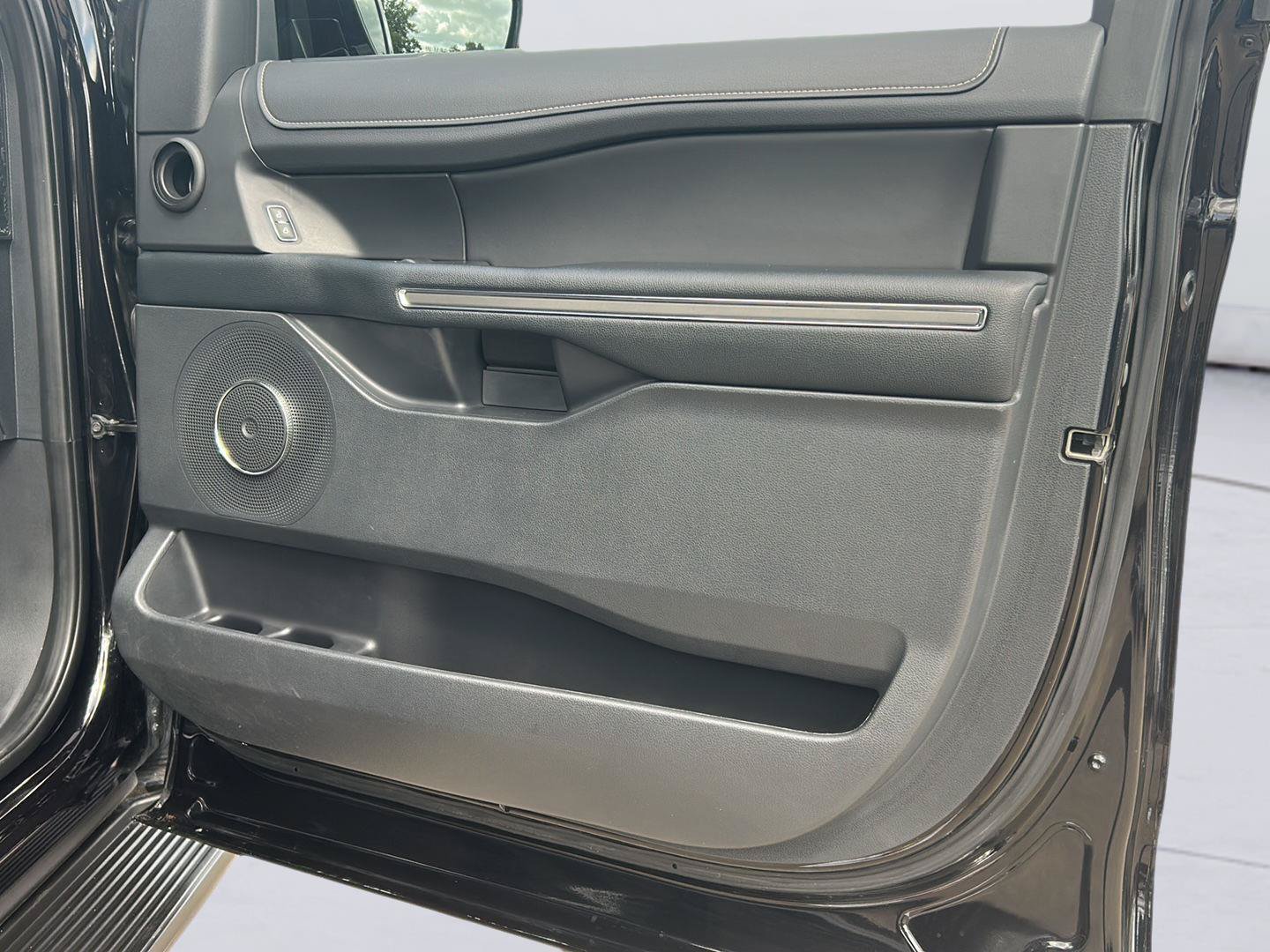Certified 2024 Ford Expedition XLT RWD image 28