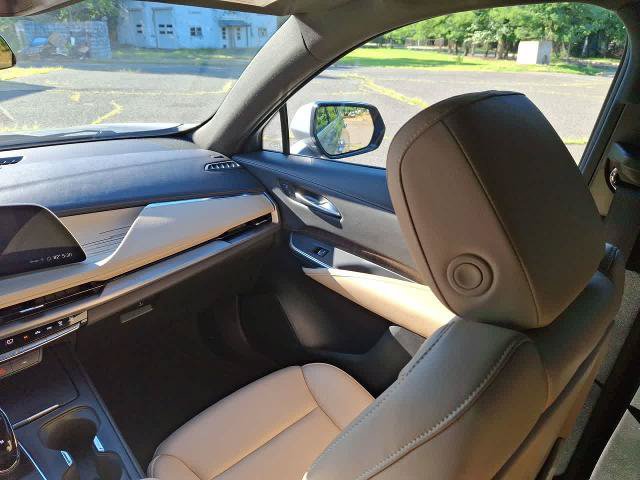 Used 2024 Cadillac XT4 Premium Luxury FWD image 11