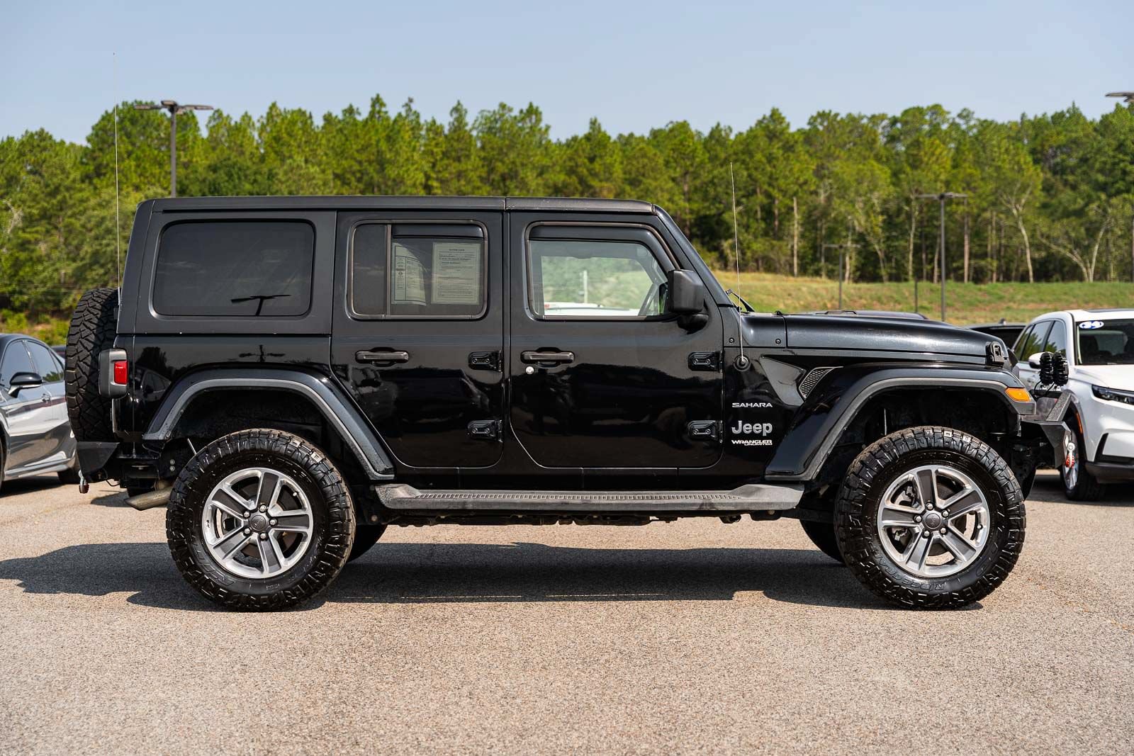 Used 2021 Jeep Wrangler Unlimited Sahara AWD/4WD image 8