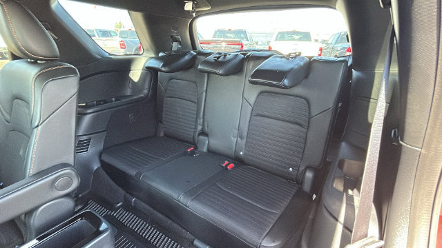 Used 2025 Nissan Pathfinder SV AWD/4WD image 17