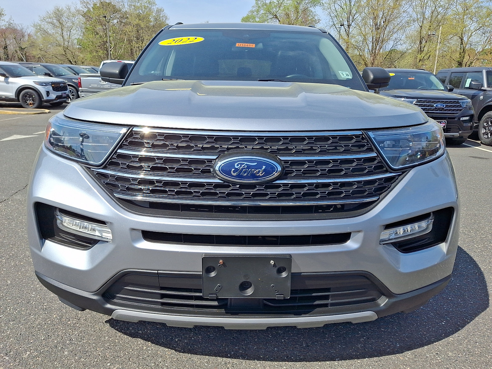 Certified 2022 Ford Explorer XLT w/ Equipment Group 202A AWD/4WD image 3