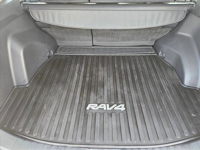 Used 2021 Toyota RAV4 LE AWD/4WD image 6