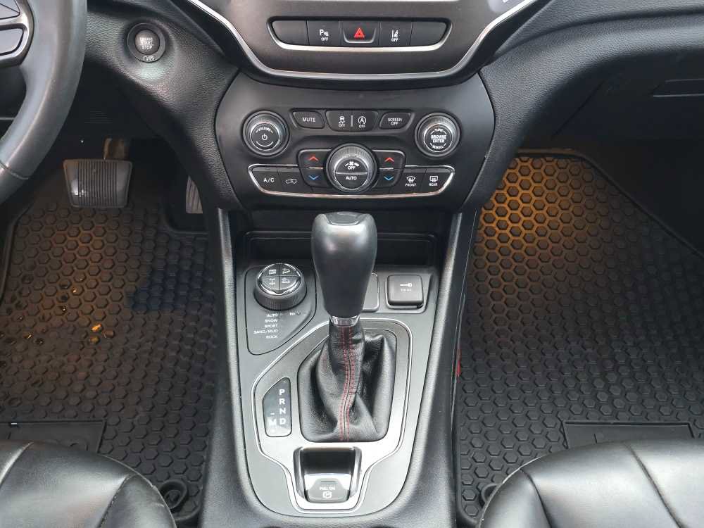 Used 2021 Jeep Cherokee Trailhawk w/ Trailer Tow Group image 13