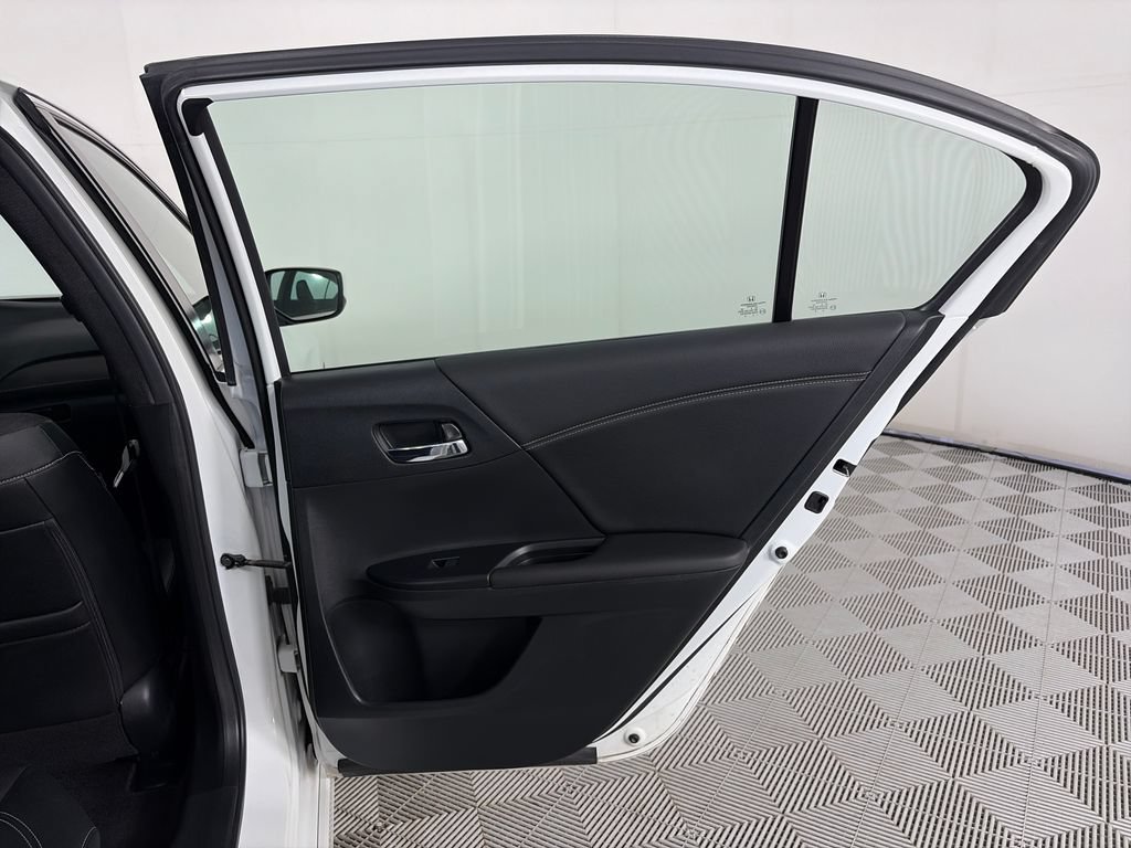 Used 2017 Honda Accord Sport image 26