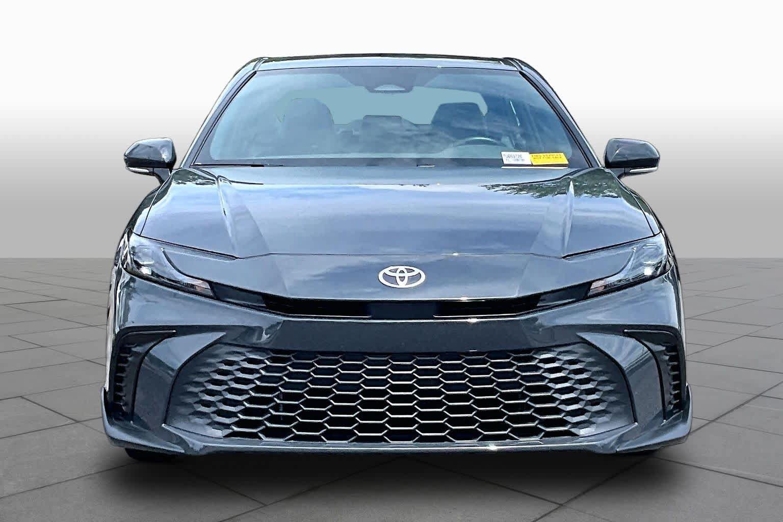 Used 2026 Toyota Camry SE FWD image 4