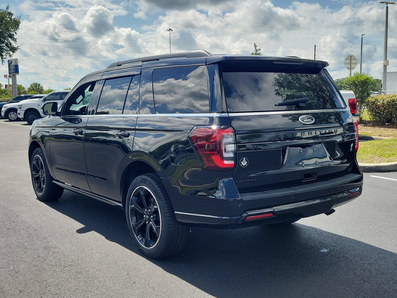 Certified 2024 Ford Expedition Limited RWD image 3