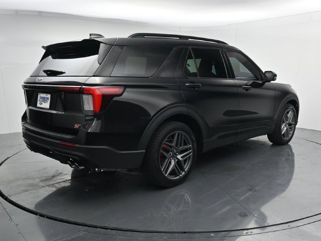 Certified 2025 Ford Explorer ST AWD/4WD image 9