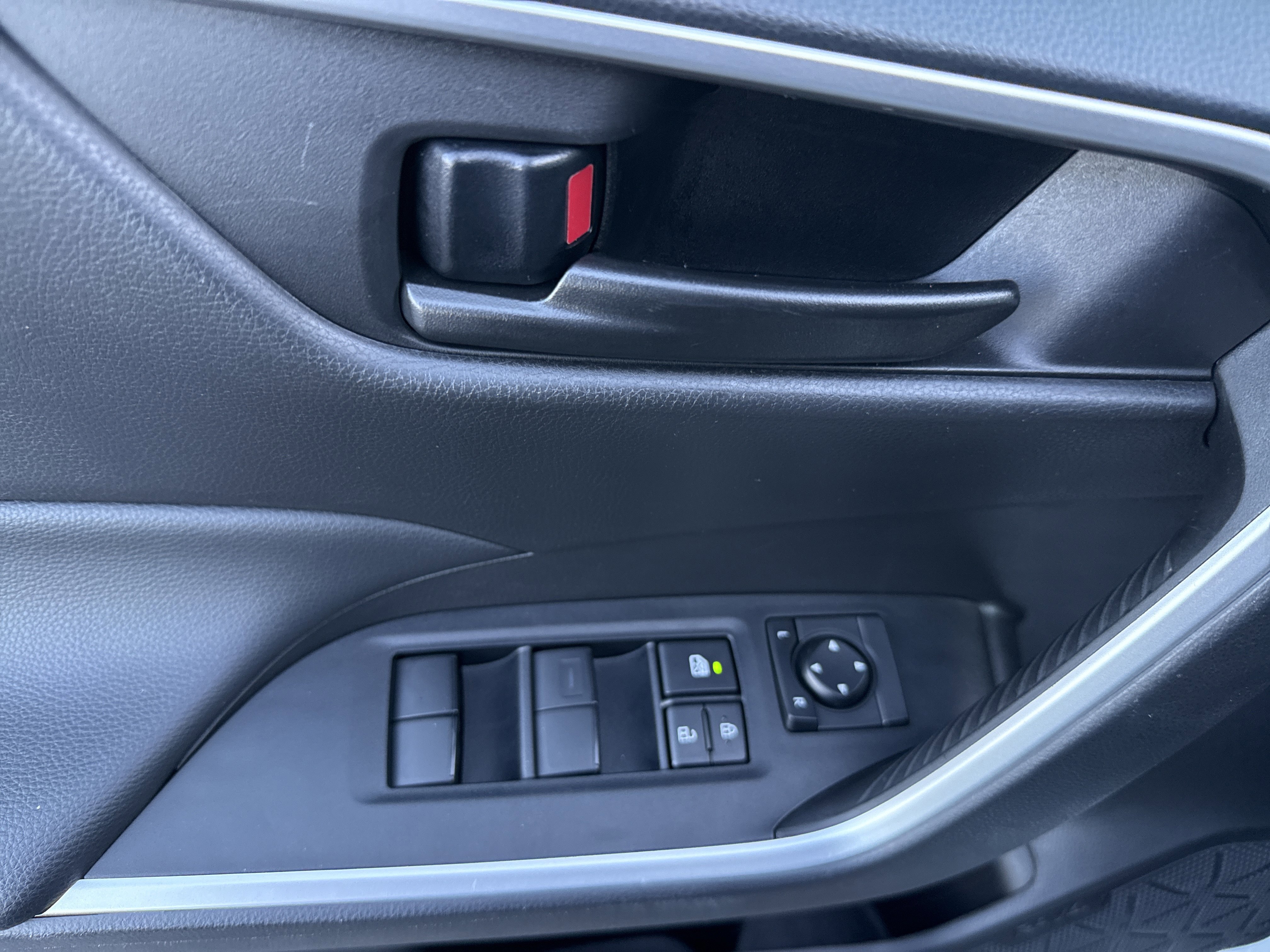 Used 2023 Toyota RAV4 LE image 11