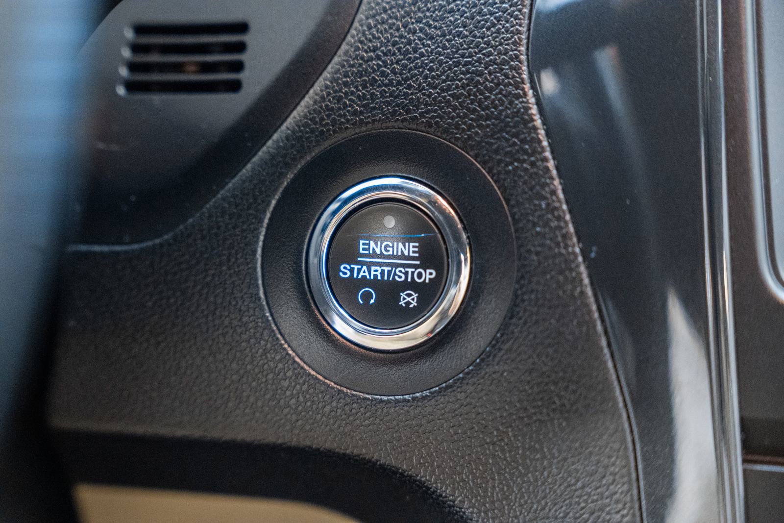 Certified 2017 Ford Explorer XLT w/ Equipment Group 202A image 26