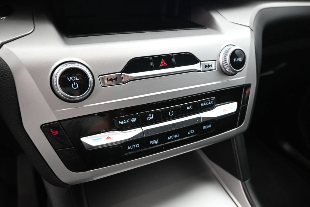 Certified 2021 Ford Explorer XLT RWD image 26