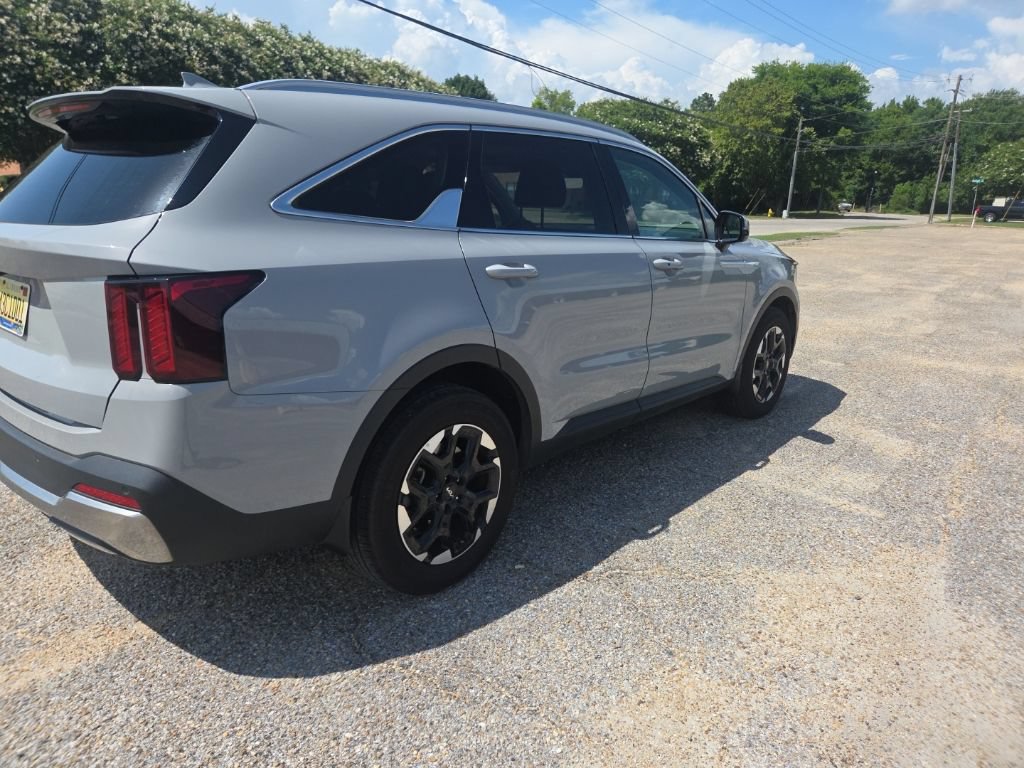 Used 2025 Kia Sorento S w/ Panoramic Sunroof Package FWD image 11