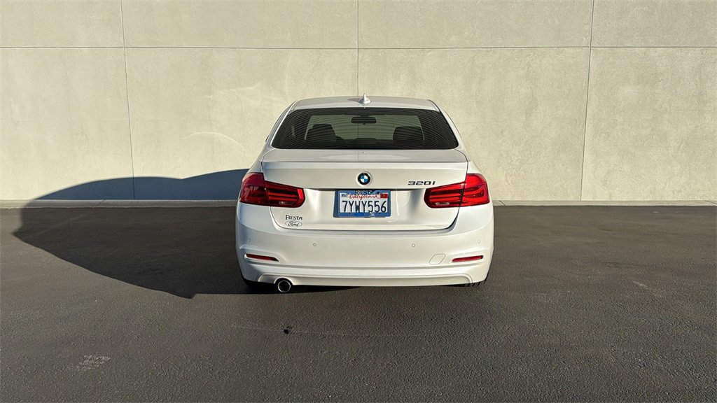 Used 2017 BMW 320i Sedan image 3