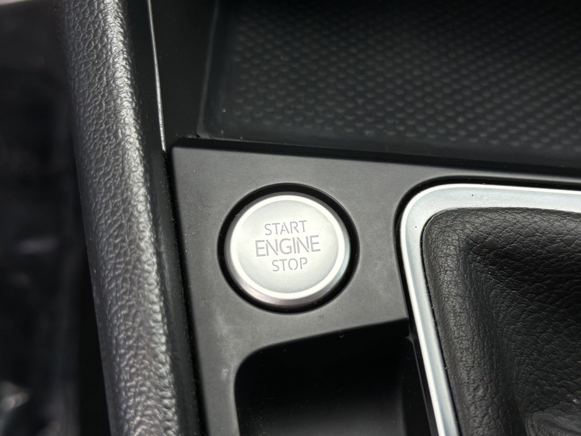 Used 2024 Volkswagen Jetta SE w/ Panoramic Sunroof Package image 16