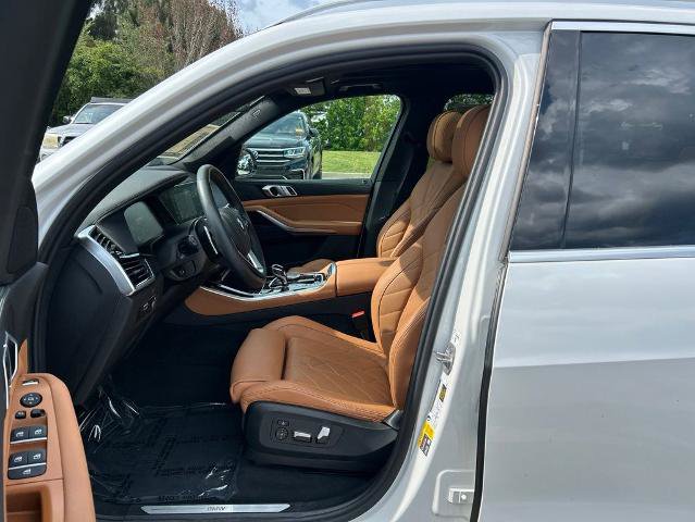 Used 2023 BMW X5 xDrive45e w/ Parking Assistance Package AWD/4WD image 9
