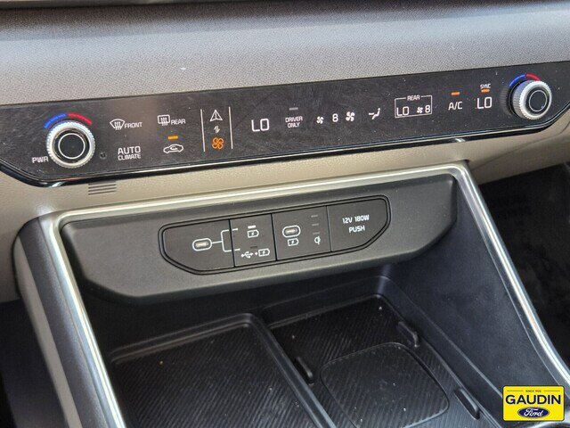 Used 2025 Kia Carnival EX FWD image 24