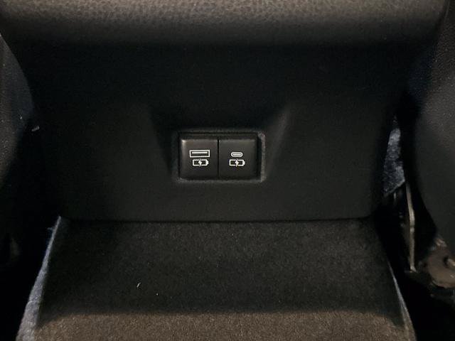 Used 2025 Toyota Camry LE w/ Convenience Package FWD image 30