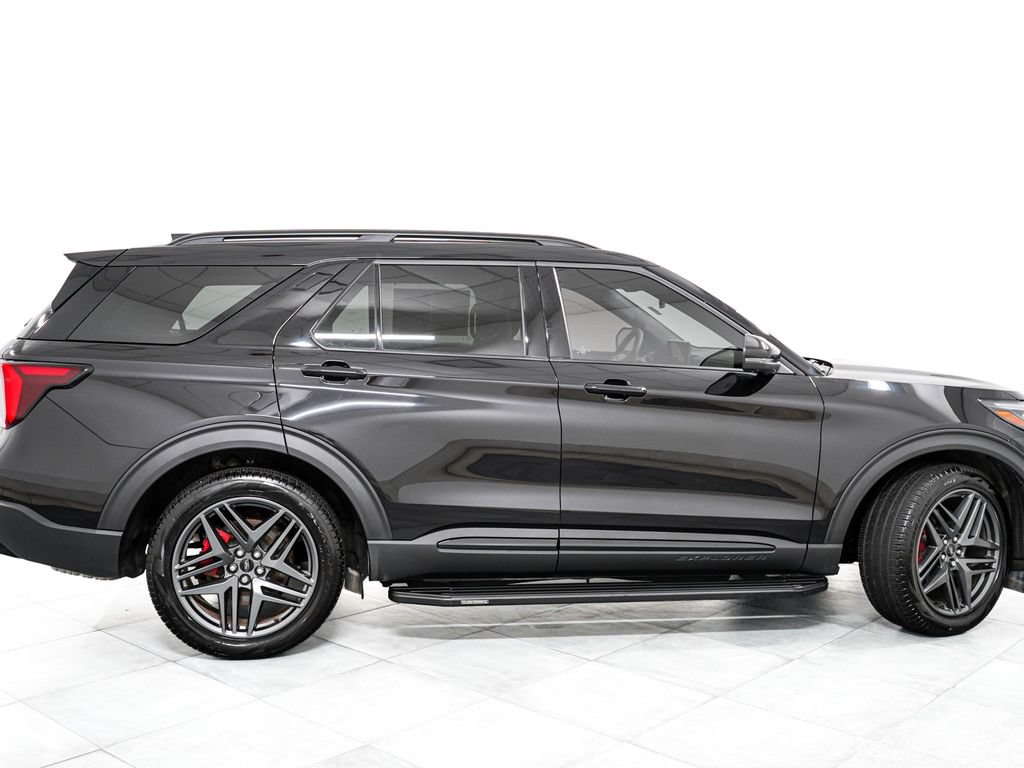 Certified 2025 Ford Explorer ST AWD/4WD image 7