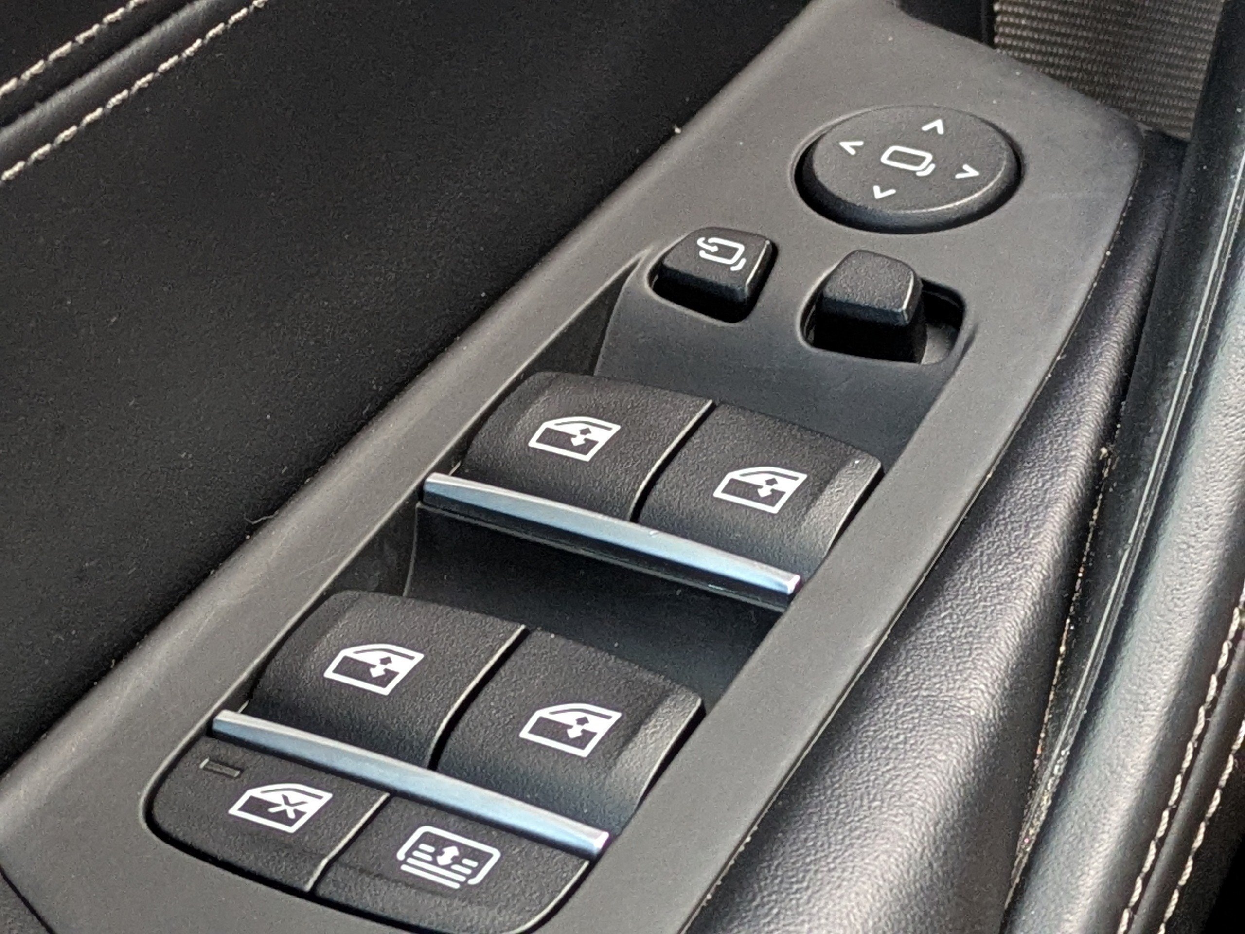 Used 2020 BMW 530e w/ Executive Package RWD image 27