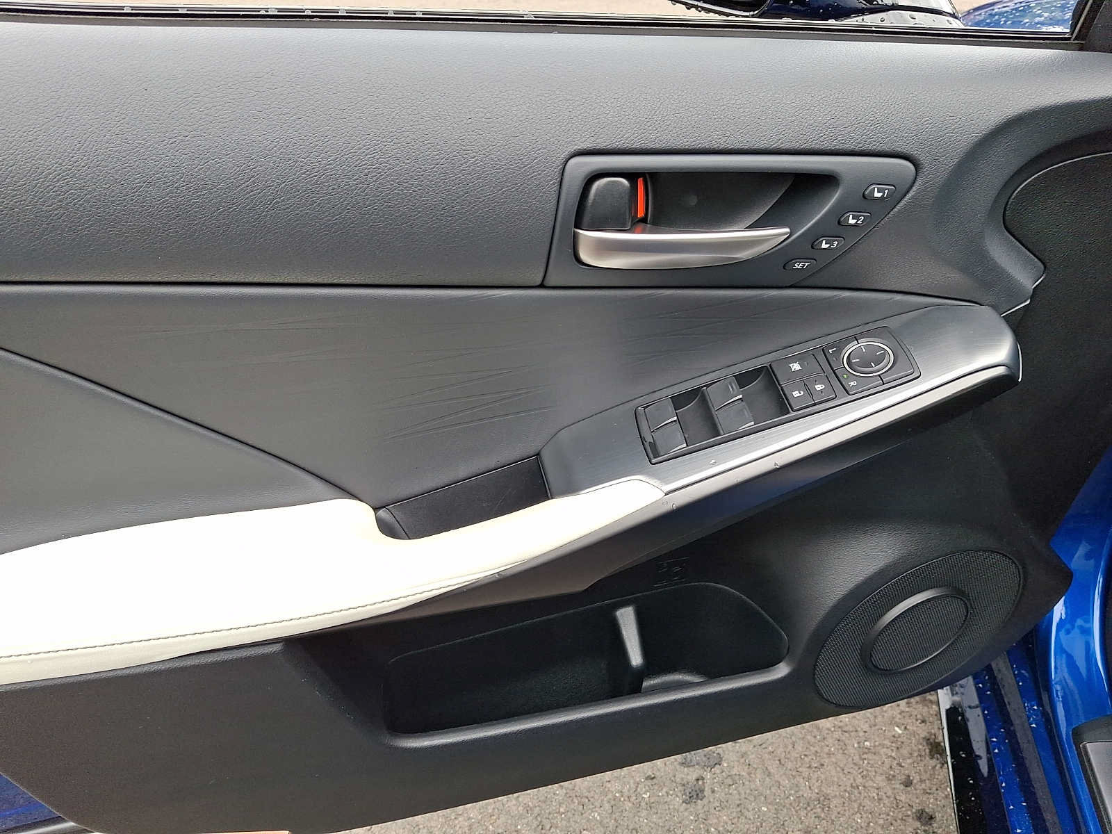 Used 2023 Lexus IS 500 RWD image 12