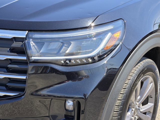 Certified 2025 Ford Explorer Active w/ Active Comfort Package AWD/4WD image 8